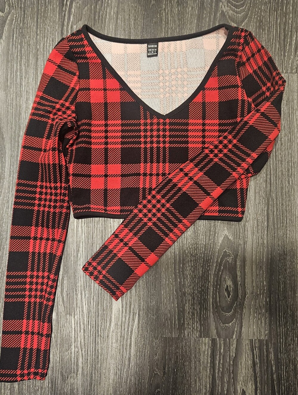 SHEIN Red & Black Plaid V-Neck Long Sleeve Cropped Top